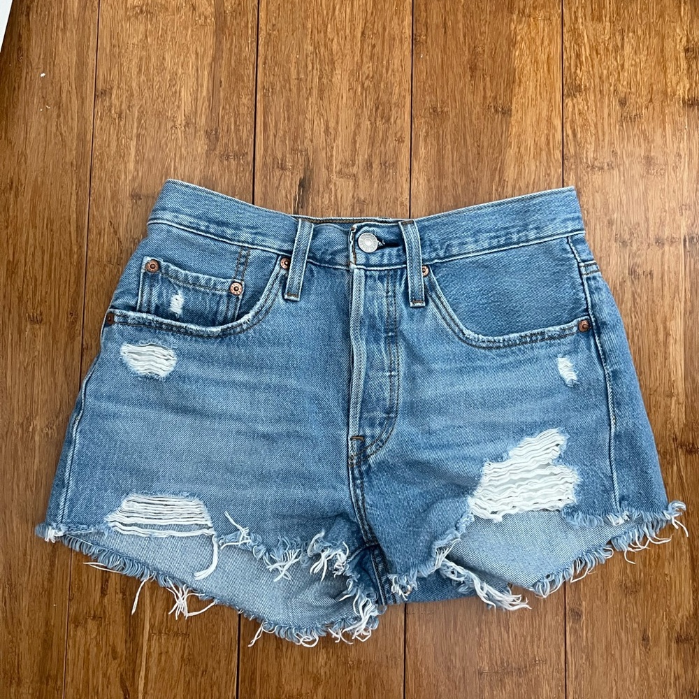 NWOT Levi’s 501 cutoff shorts